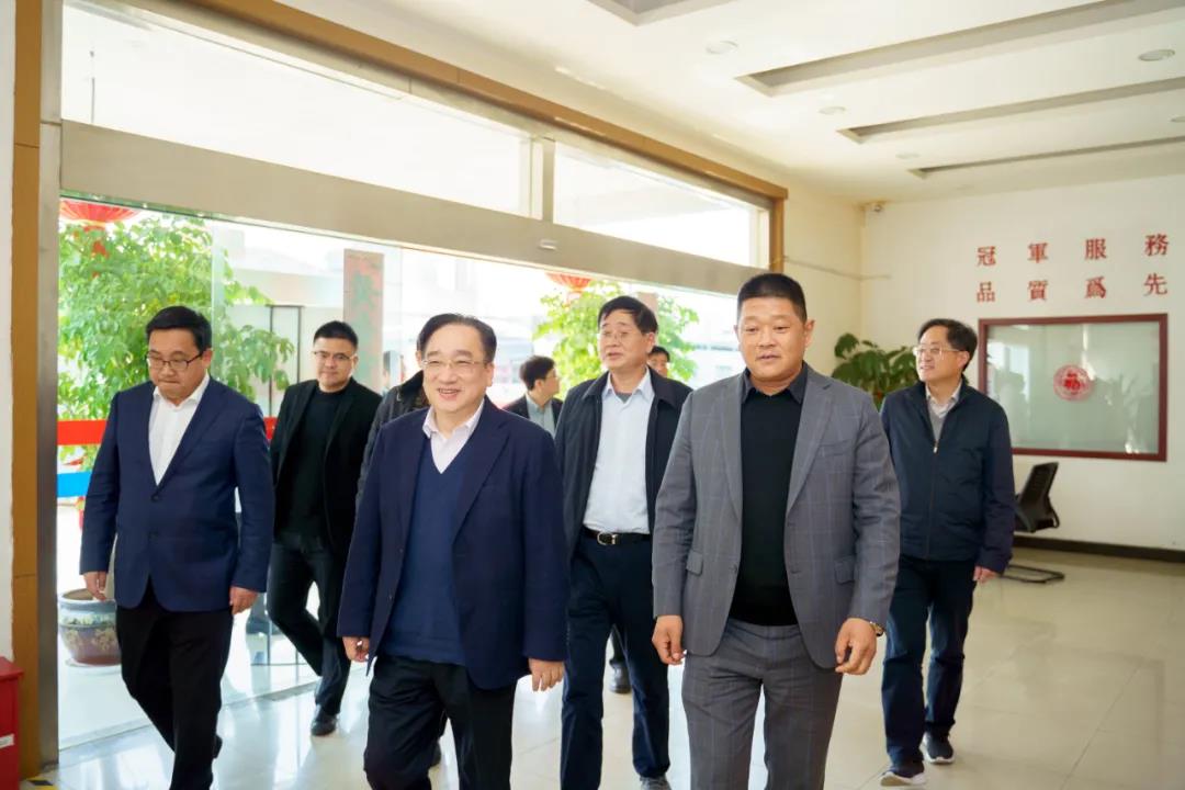 蘇州市人大常委會副主任沈國芳一行走訪調(diào)研蘇州冠科工業(yè)設(shè)備有限公司